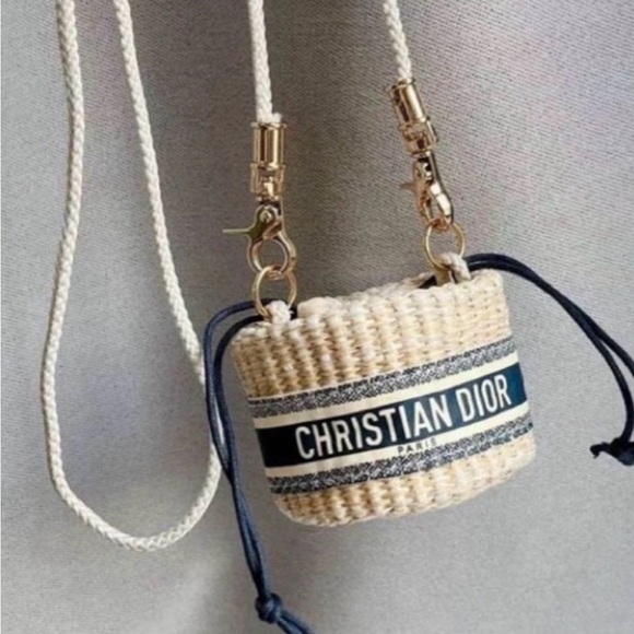 Christian Dior VIP Raffia Novelty/GWP Bucket Bag - Picture 4 of 6